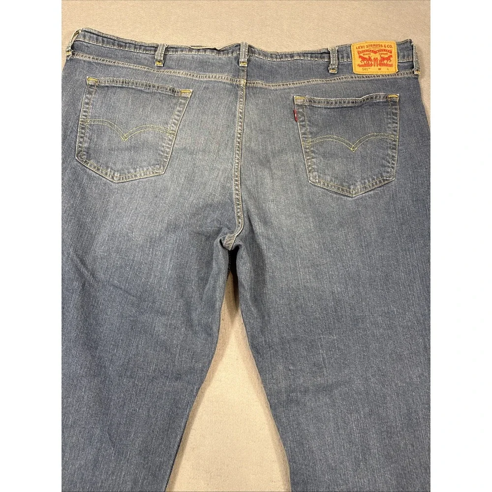 Levi's 541 men's jeans 50x32 straight leg light wash